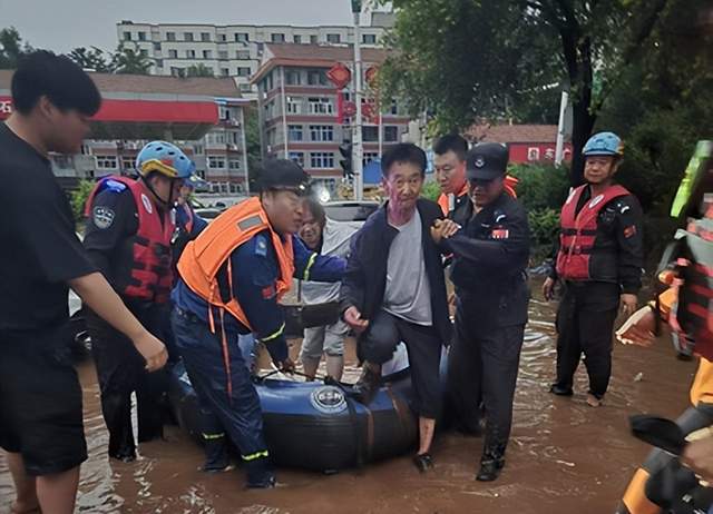 星夜驰援！丰润蓝天救援队跨区奔赴宽城暴雨灾区 安全转移群众140余人(图7)
