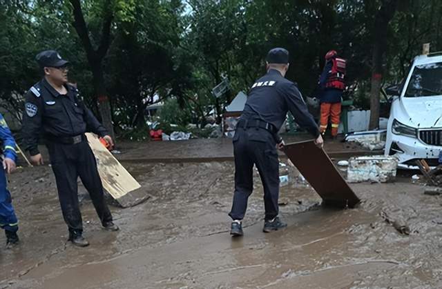 星夜驰援！丰润蓝天救援队跨区奔赴宽城暴雨灾区 安全转移群众140余人(图10)