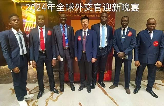 薪火传大爱 初心耀芳华——退伍军人王显胜四十余载矢志传播永恒的雷锋精神(图4)