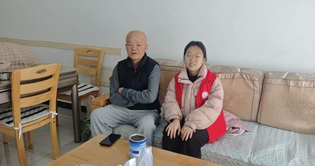 “爱侨护老，暖心暖行”：一场跨越岁月的温情守护(图2)