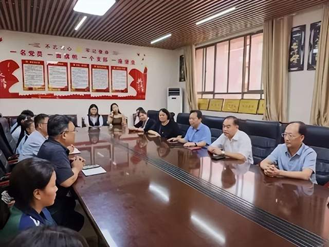 学雷锋践初心，爱心助学暖校园——爱心企业家慷慨解囊帮扶困难学子(图3)
