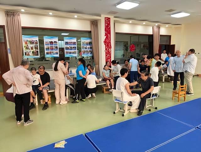 《中华食养与平衡健康》学术会议与公益义诊系列活动隆重举行(图2)