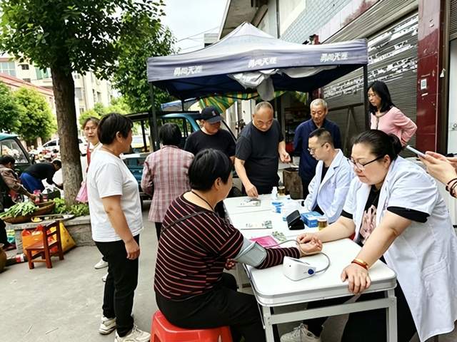守护“夕阳红”，健康暖人心——四季红镇开展老年人健康筛查活动(图2)