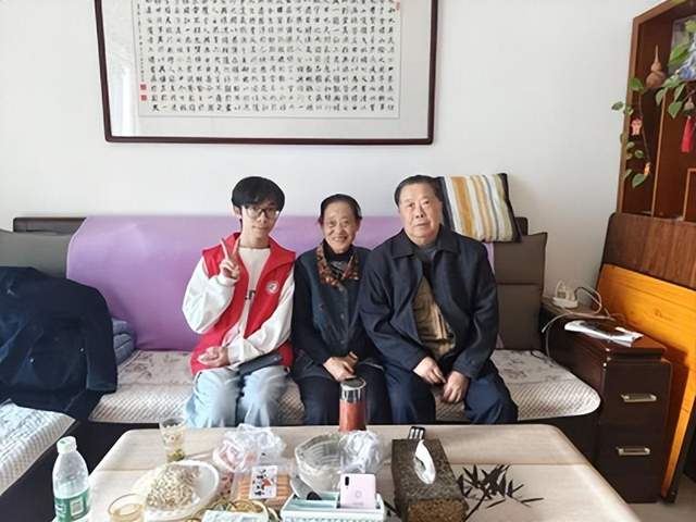 青春执笔写侨情 志愿手记映初心——长沙“银侨之家・益路同行”大学生志愿手记合辑温情呈现(图3)