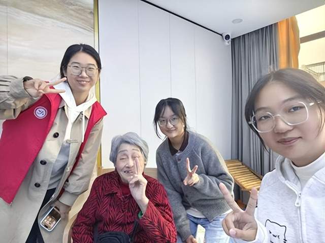 青春执笔写侨情 志愿手记映初心——长沙“银侨之家・益路同行”大学生志愿手记合辑温情呈现(图4)