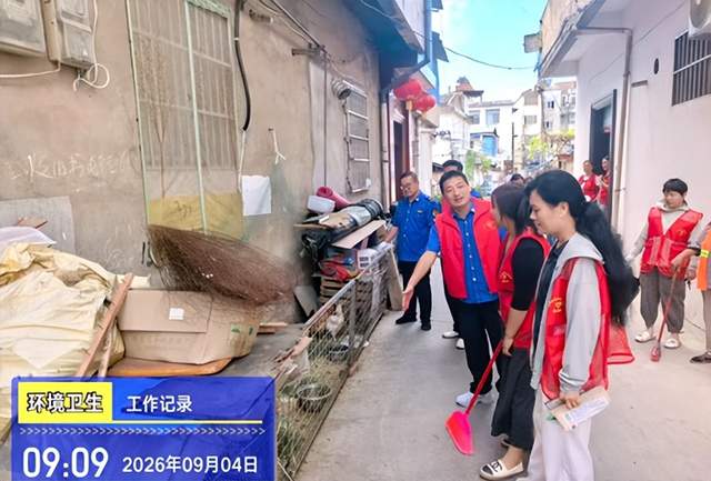  垃圾分类进商户 文明理念入民心——西湖社区联动部门开展垃圾分类志愿服务活动(图2)