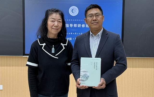 为深入贯彻落实《全民阅读促进条例》精神，全面落实教育部关于加强书香校园建设、提升师生阅读素养的工作要求，培育高素质专业化阅读指导人才队伍，4月25日，首届“阅读指导师”研修班在雄安新区长丰小学隆重开幕(图9)