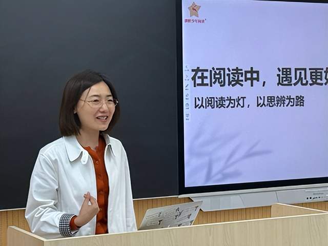 为深入贯彻落实《全民阅读促进条例》精神，全面落实教育部关于加强书香校园建设、提升师生阅读素养的工作要求，培育高素质专业化阅读指导人才队伍，4月25日，首届“阅读指导师”研修班在雄安新区长丰小学隆重开幕(图12)