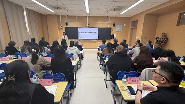 为深入贯彻落实《全民阅读促进条例》精神，全面落实教育部关于加强书香校园建设、提升师生阅读素养的工作要求，培育高素质专业化阅读指导人才队伍，4月25日，首届“阅读指导师”研修班在雄安新区长丰小学隆重开幕(图15)