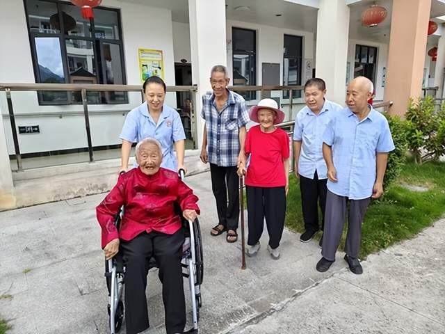 八一遇九旬，长春村这场“双庆”聚会暖人心(图1)