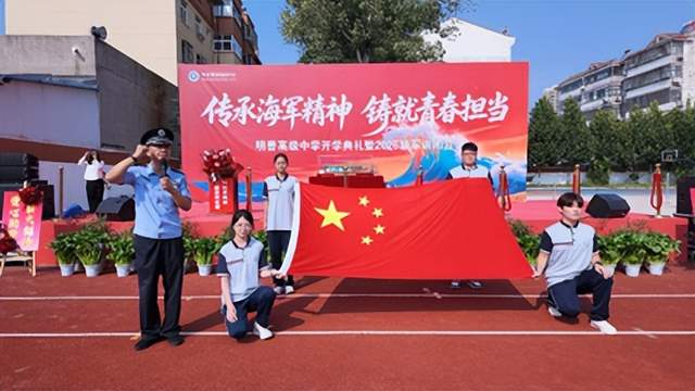 传承海军精神 铸就青春担当——赵文友上校舰船模型捐赠暨国防教育进明善校园活动举行(图10) 传承海军精神 铸就青春担当——赵文友上校舰船模型捐赠暨国防教育进明善校园活动举行(图10)