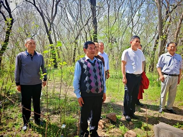 拜谒陈金河烈士(图5)