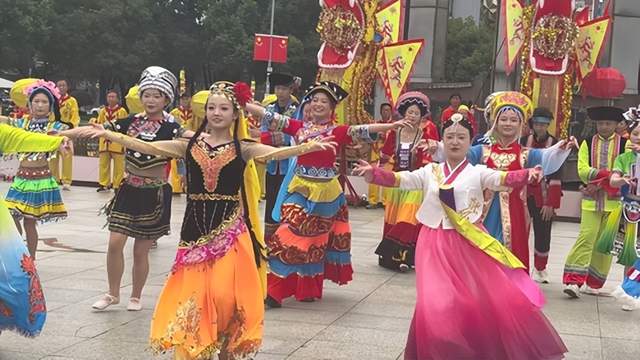 民俗荟萃迎华诞 百姓舞台动人心——五一广场国庆展演精彩上演(图2)