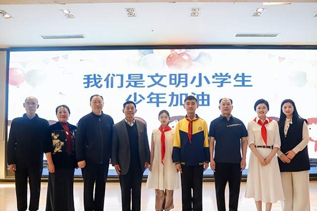 学礼仪·润童心｜峄城区实验小学开展公益文明礼仪课堂活动(图11)