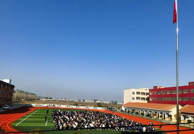 老江河畔育桃李 乡村杏坛绽芳华——监利市尺八镇红庙初级中学深耕乡土五十余载办好家门口优质教育(图1)