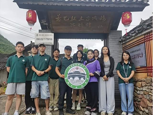 艺心向党匠心筑梦 长龙共振赋能文旅——中南林业科技大学家居与艺术设计学院赴龙山惹巴拉开展“三下乡”实践活动(图4)