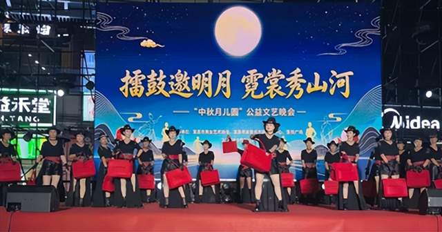 擂鼓邀明月 霓裳秀山河(图15) 擂鼓邀明月 霓裳秀山河(图15)