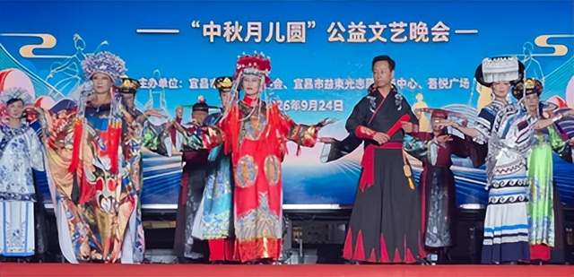 擂鼓邀明月 霓裳秀山河(图7) 擂鼓邀明月 霓裳秀山河(图7)