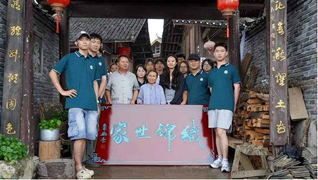 艺心向党匠心筑梦 长龙共振赋能文旅——中南林业科技大学家居与艺术设计学院赴龙山惹巴拉开展“三下乡”实践活动(图6)