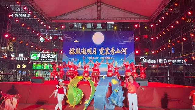 擂鼓邀明月 霓裳秀山河(图19) 擂鼓邀明月 霓裳秀山河(图19)