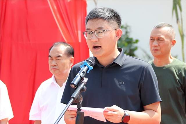 枣庄市峄城区阴平镇东楼村举行雷锋像揭幕仪式 传承雷锋精神 赋能和美乡村建设(图5)