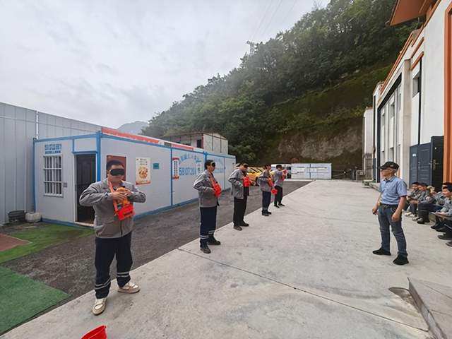 党建引领练硬功 技能比武建新功——湖北联投·杉西磷矿中秋岗位比武，坚守矿山欢度佳节(图1)