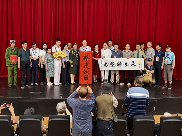 忠魂贯千秋，赤心耀京华——中国首届精忠报国主题公益晚会盛大启幕(图2)