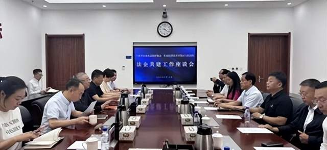 【优化营商环境】依法为盾护营商,倾心服务助发展(图2) 【优化营商环境】依法为盾护营商,倾心服务助发展(图2)