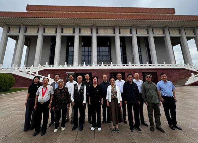 缅怀领袖伟业、赓续中朝友谊主题教育系列活动在京隆重举行(图5) 缅怀领袖伟业、赓续中朝友谊主题教育系列活动在京隆重举行(图5)