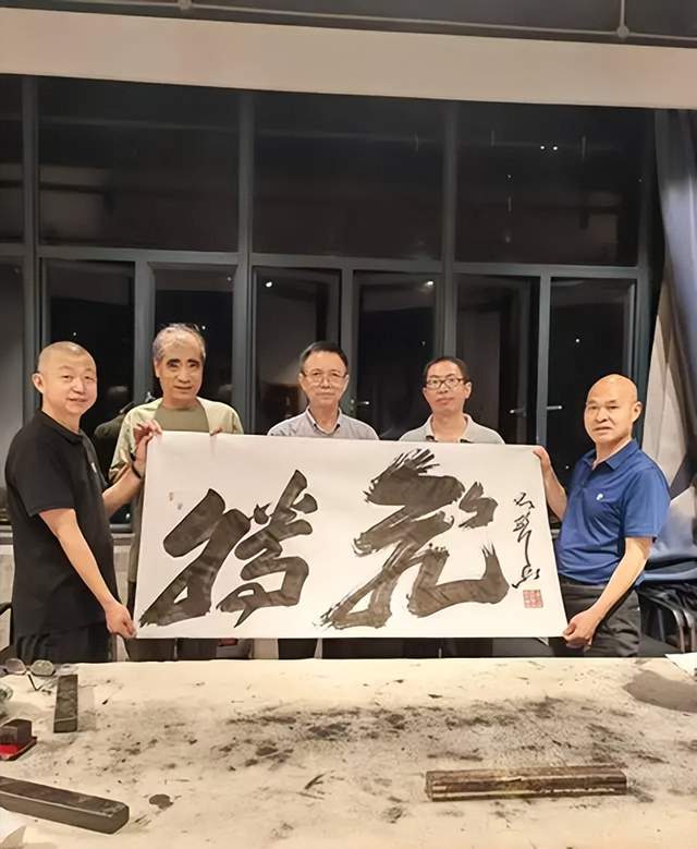 翰墨润校园 书法传经典——国礼艺术大师马君声莅临我校传经送宝(图3)