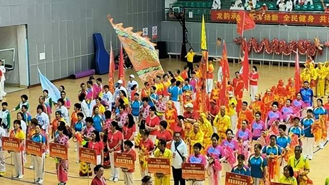 龙腾峡江焕新彩，文体交融谱新篇。5月23日上午，2026第二届“长江杯”全国鞭陀龙精英赛在湖北宜昌市秭归县体育馆隆重开赛。  龙腾三峡 逐梦大江 2026第二届“长江杯”全国鞭陀龙精英赛在湖北秭归盛大(图14)
