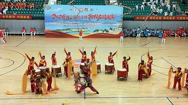 龙腾峡江焕新彩，文体交融谱新篇。5月23日上午，2026第二届“长江杯”全国鞭陀龙精英赛在湖北宜昌市秭归县体育馆隆重开赛。  龙腾三峡 逐梦大江 2026第二届“长江杯”全国鞭陀龙精英赛在湖北秭归盛大(图15)