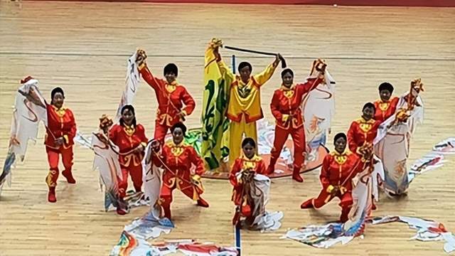 龙腾峡江焕新彩，文体交融谱新篇。5月23日上午，2026第二届“长江杯”全国鞭陀龙精英赛在湖北宜昌市秭归县体育馆隆重开赛。  龙腾三峡 逐梦大江 2026第二届“长江杯”全国鞭陀龙精英赛在湖北秭归盛大(图16)