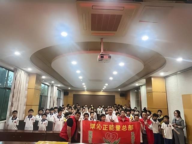 琪沁正能量携手爱心企业为祁东风石堰镇启航学校学子捐赠爱心鞋履(图6)