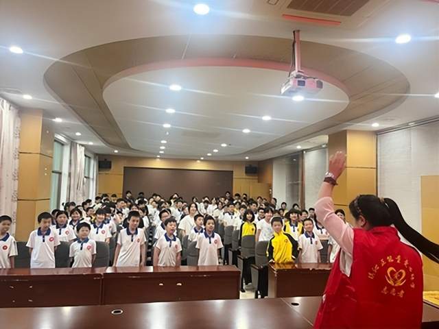 琪沁正能量携手爱心企业为祁东风石堰镇启航学校学子捐赠爱心鞋履(图5)