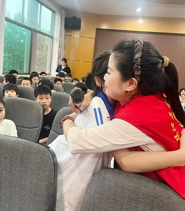 琪沁正能量携手爱心企业为祁东风石堰镇启航学校学子捐赠爱心鞋履(图4)