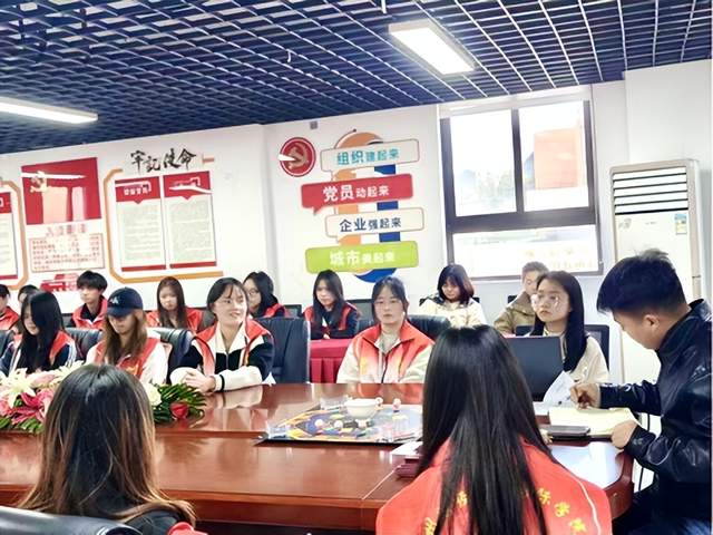 书香花溪·悦读悦行|“谈谈我的公益故事与志愿者榜样”主题分享会圆满举办(图2) 书香花溪·悦读悦行|“谈谈我的公益故事与志愿者榜样”主题分享会圆满举办(图2)