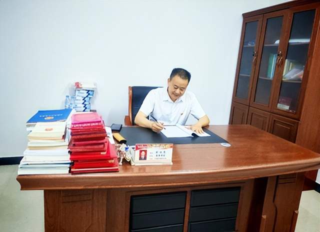 筚路蓝缕酬壮志 丹心赤诚铸丰碑——记担当作为好支书刘运忠(图1) 筚路蓝缕酬壮志 丹心赤诚铸丰碑——记担当作为好支书刘运忠(图1)