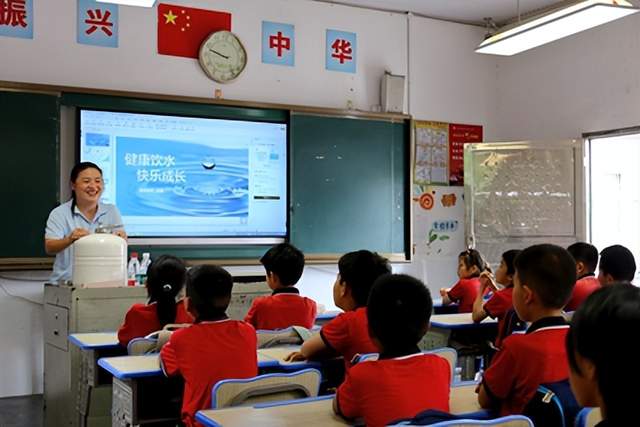 “童心筑梦，悦享六一”关爱青少年健康成长公益活动在长沙县黄花镇圆满举行(图3)