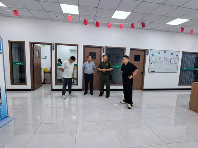 新时代鱼水情拥军爱警网张顺明赴南京江宁空港综合门诊部考察调研(图2)