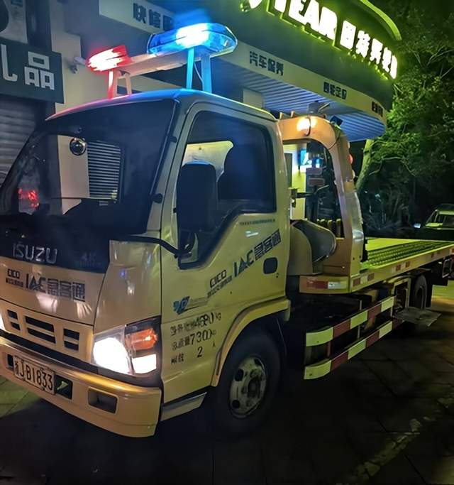 浙江交通集团绍兴中心天台驻地 连夜应急救援爆胎车辆守护平安(图6)