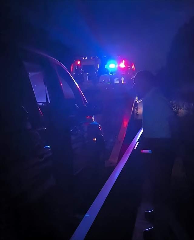 浙江交通集团绍兴中心天台驻地 连夜应急救援爆胎车辆守护平安(图4)