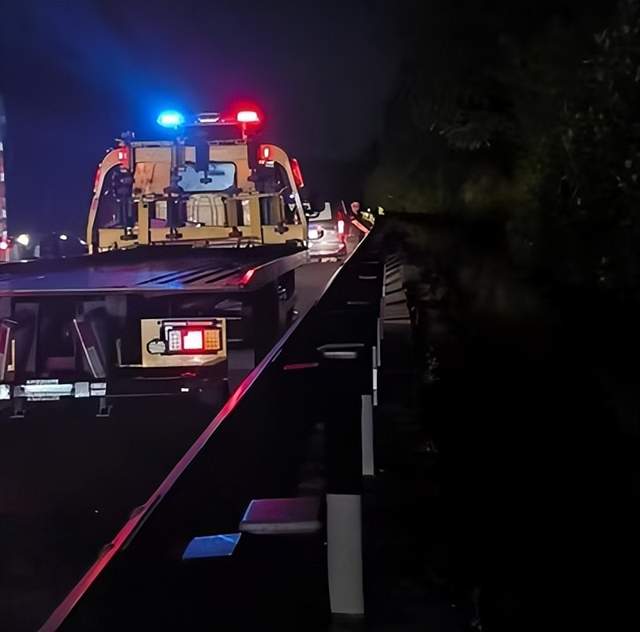 浙江交通集团绍兴中心天台驻地 连夜应急救援爆胎车辆守护平安(图2)